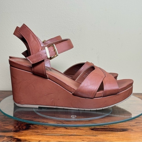 Kenneth Cole Reaction Clarissa Sandals in Tan - Picture 6 of 15